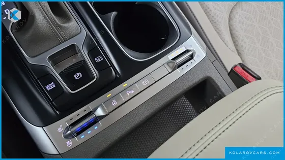 KIA CARNIVAL GASOLINE 9-SEATER PRESTIGE