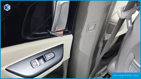 KIA CARNIVAL GASOLINE 9-SEATER PRESTIGE