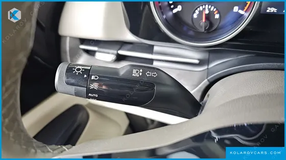 KIA CARNIVAL GASOLINE 9-SEATER PRESTIGE