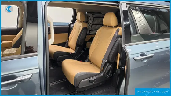 KIA CARNIVAL GASOLINE 7-SEATER OUTDOOR