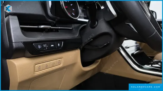 KIA CARNIVAL GASOLINE 7-SEATER OUTDOOR