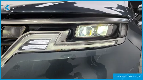 KIA CARNIVAL GASOLINE 7-SEATER OUTDOOR