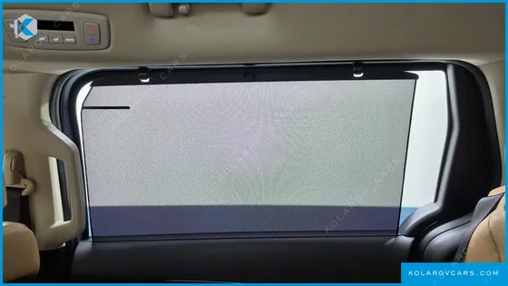 KIA CARNIVAL GASOLINE 7-SEATER OUTDOOR