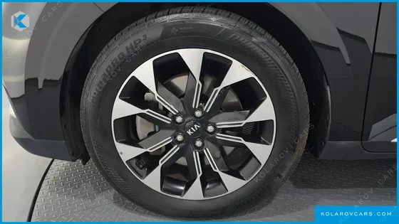 KIA CARNIVAL DIESEL 9-SEATER SIGNATURE