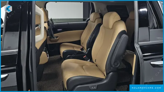KIA CARNIVAL DIESEL 9-SEATER SIGNATURE