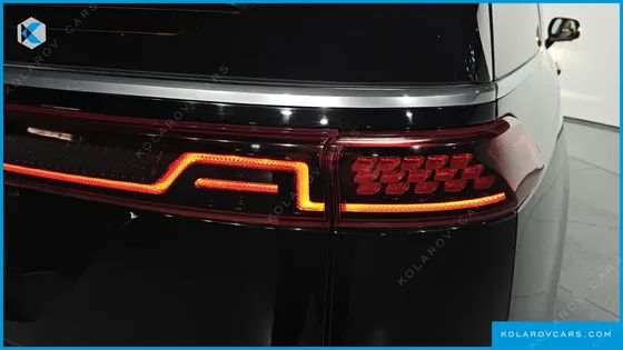 KIA CARNIVAL DIESEL 9-SEATER SIGNATURE