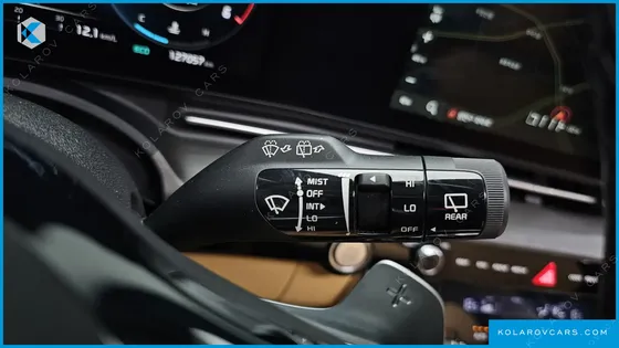 KIA CARNIVAL DIESEL 9-SEATER SIGNATURE