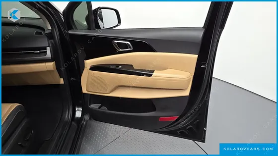 KIA CARNIVAL DIESEL 9-SEATER NOBLESSE