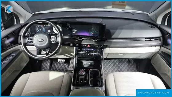 KIA CARNIVAL GASOLINE 7-SEATER SIGNATURE