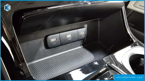 KIA CARNIVAL GASOLINE 7-SEATER SIGNATURE