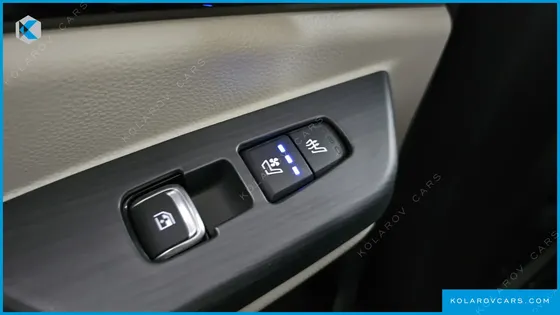 KIA CARNIVAL GASOLINE 7-SEATER SIGNATURE