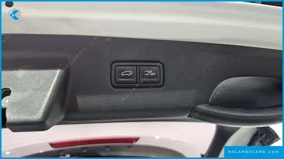 KIA CARNIVAL GASOLINE 7-SEATER SIGNATURE