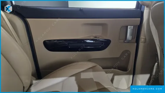 KIA CARNIVAL GASOLINE 7-SEATER LIMOUSINE