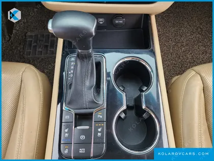 KIA CARNIVAL 7-SEATER LIMOUSINE