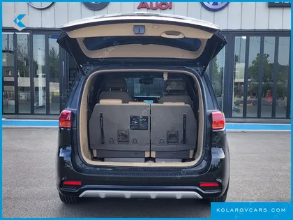 KIA CARNIVAL 7-SEATER LIMOUSINE