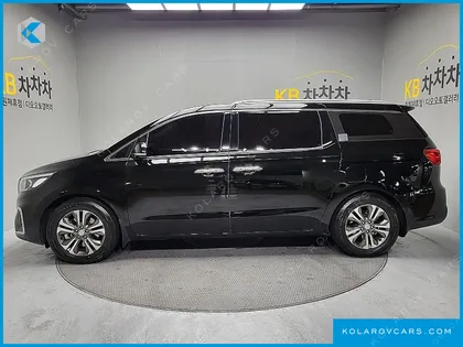 KIA CARNIVAL 9-SEATER LUXURY