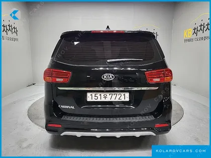 KIA CARNIVAL 9-SEATER LUXURY