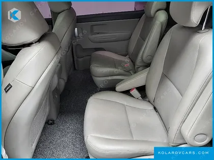 KIA CARNIVAL 9-SEATER LUXURY