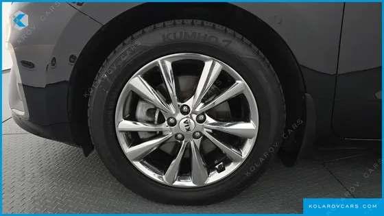 KIA CARNIVAL 9-SEATER PRSTIGE