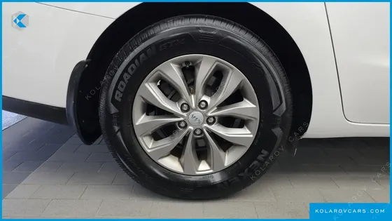 KIA CARNIVAL 11-SEATER DELUXE