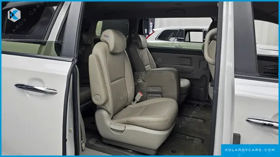 KIA CARNIVAL 11-SEATER DELUXE