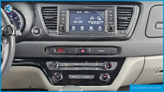 KIA CARNIVAL 11-SEATER DELUXE