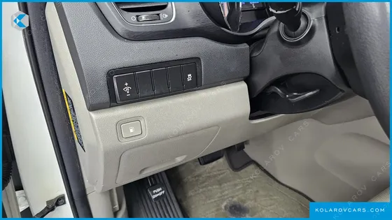 KIA CARNIVAL 11-SEATER DELUXE