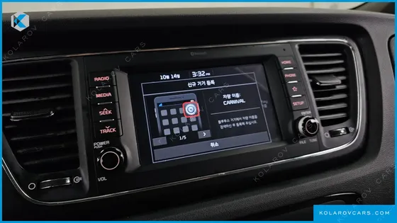 KIA CARNIVAL 11-SEATER DELUXE