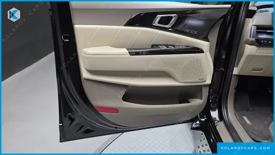 KIA CARNIVAL GASOLINE 9-SEATER HI-LIMOUSINE