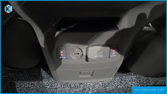 KIA CARNIVAL 9-SEATER NOBLESSE SPECIAL
