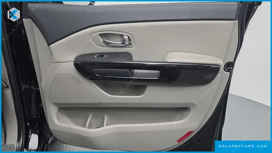 KIA CARNIVAL 9-SEATER NOBLESSE SPECIAL