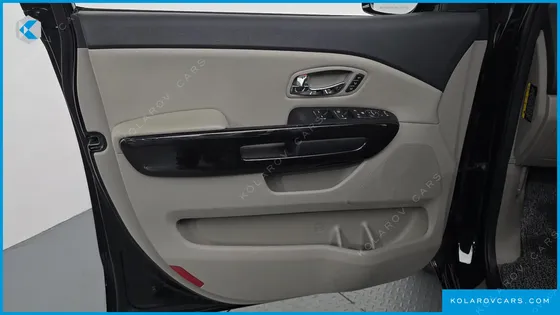 KIA CARNIVAL 9-SEATER NOBLESSE SPECIAL