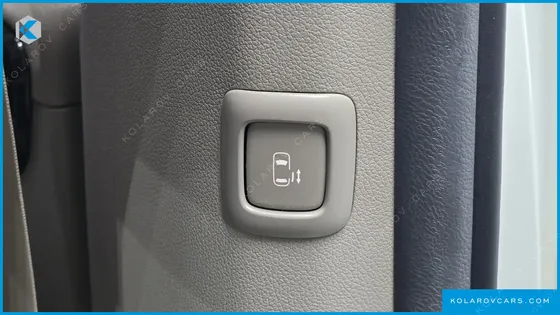 KIA CARNIVAL 9-SEATER PRSTIGE