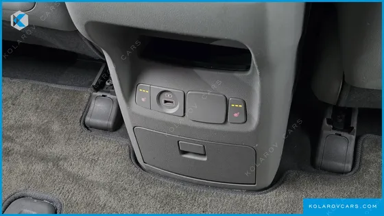 KIA CARNIVAL 9-SEATER PRSTIGE