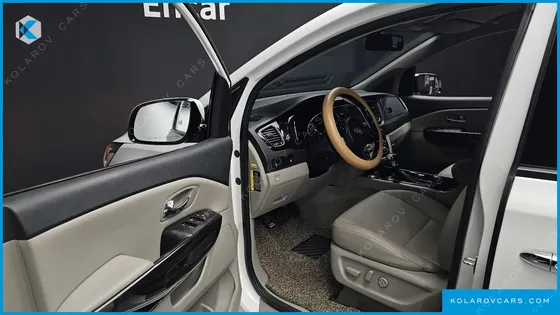KIA CARNIVAL 9-SEATER PRSTIGE