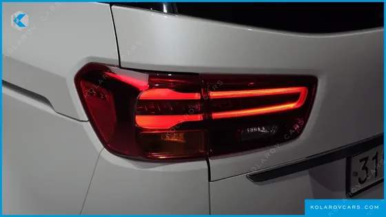 KIA CARNIVAL 9-SEATER PRSTIGE