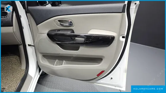 KIA CARNIVAL 9-SEATER PRSTIGE