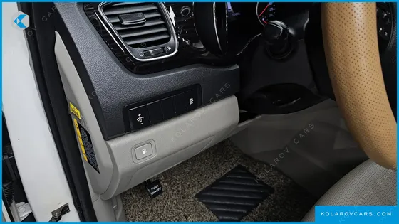 KIA CARNIVAL 9-SEATER PRSTIGE