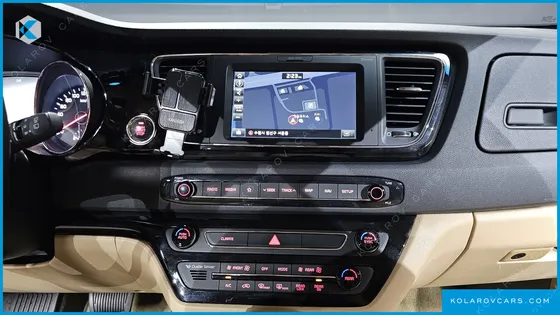 KIA CARNIVAL 9-SEATER HI-LIMOUSINE