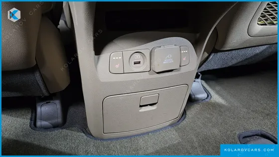 KIA CARNIVAL 9-SEATER HI-LIMOUSINE
