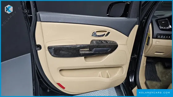 KIA CARNIVAL 9-SEATER HI-LIMOUSINE