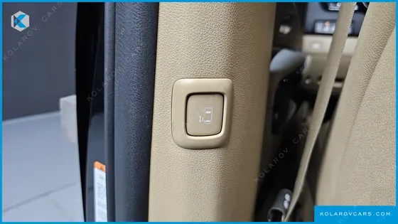 KIA CARNIVAL 9-SEATER HI-LIMOUSINE