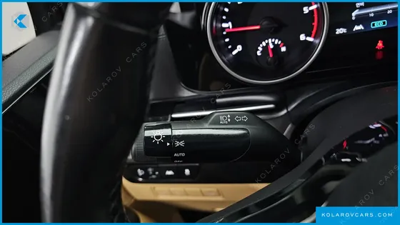 KIA CARNIVAL DIESEL 9-SEATER PRESTIGE
