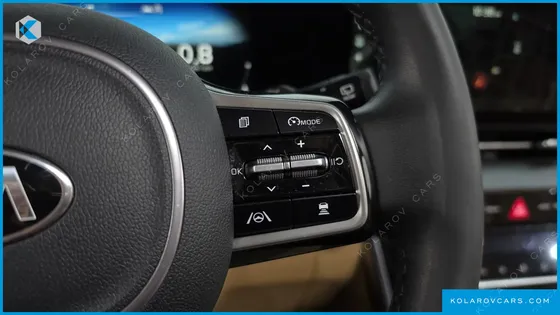 KIA CARNIVAL DIESEL 9-SEATER SIGNATURE