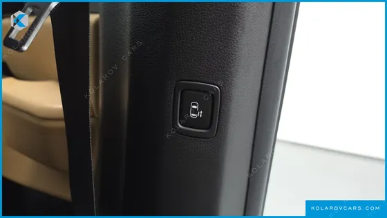 KIA CARNIVAL DIESEL 9-SEATER SIGNATURE