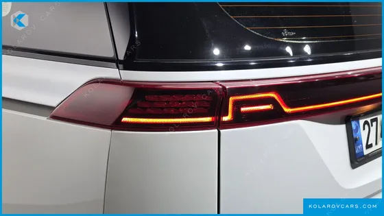 KIA CARNIVAL DIESEL 9-SEATER SIGNATURE