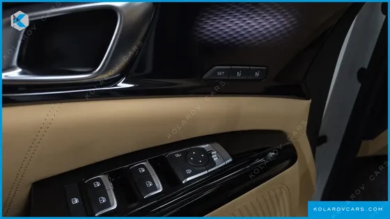 KIA CARNIVAL DIESEL 9-SEATER SIGNATURE