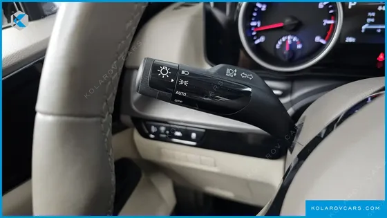 KIA CARNIVAL GASOLINE 9-SEATER PRESTIGE