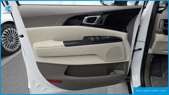 KIA CARNIVAL GASOLINE 9-SEATER PRESTIGE