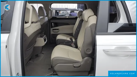 KIA CARNIVAL GASOLINE 9-SEATER PRESTIGE